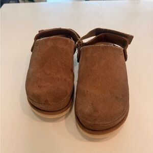 Goldenstar Ugg clog in chestnut